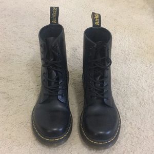 Black Dr Martens 1460